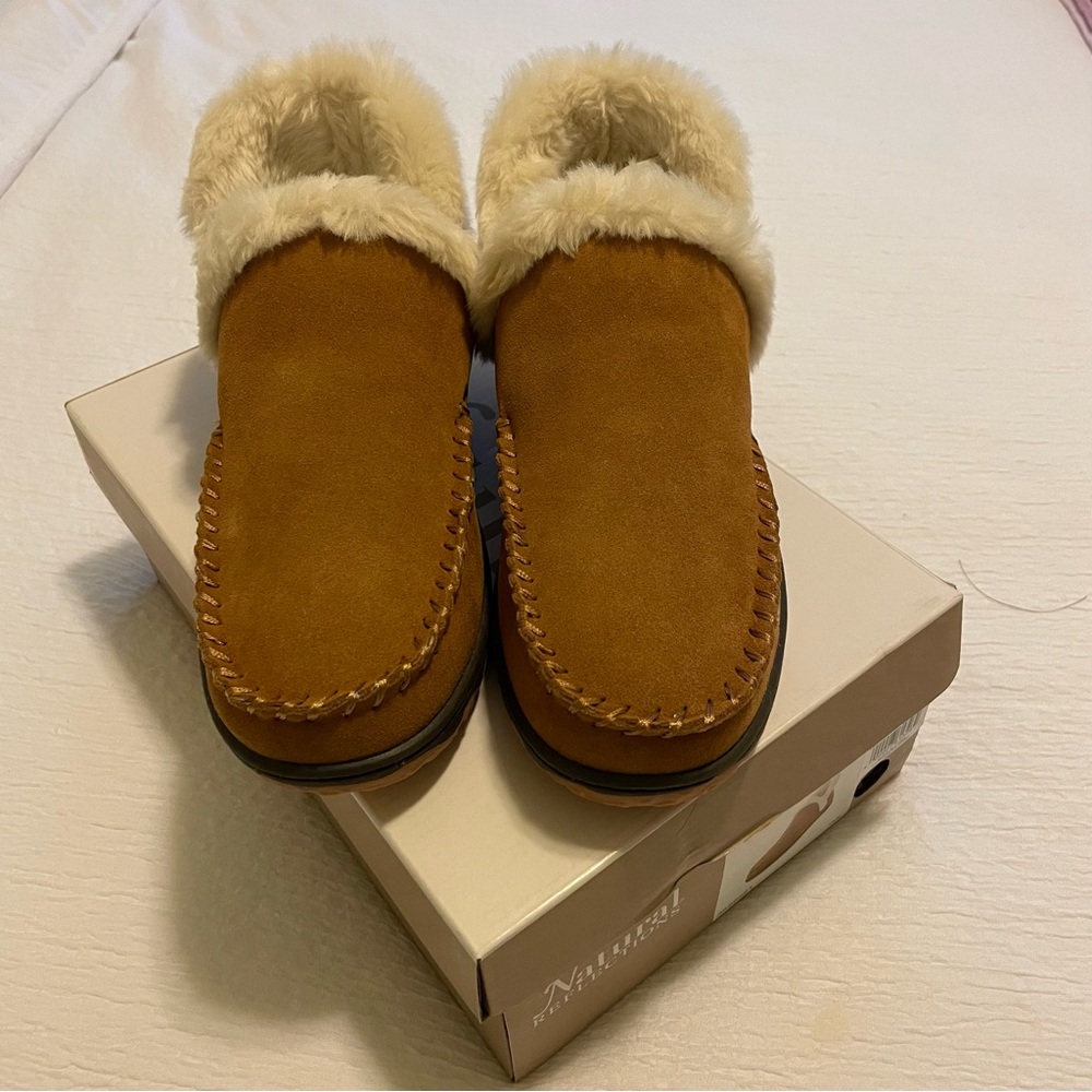 Natural Reflections Tan Slippers with Cream Fur